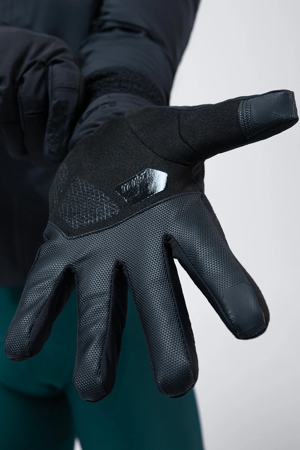 thermal-gloves-primaloft-zero-2-0-unisex-true-black-4.webp