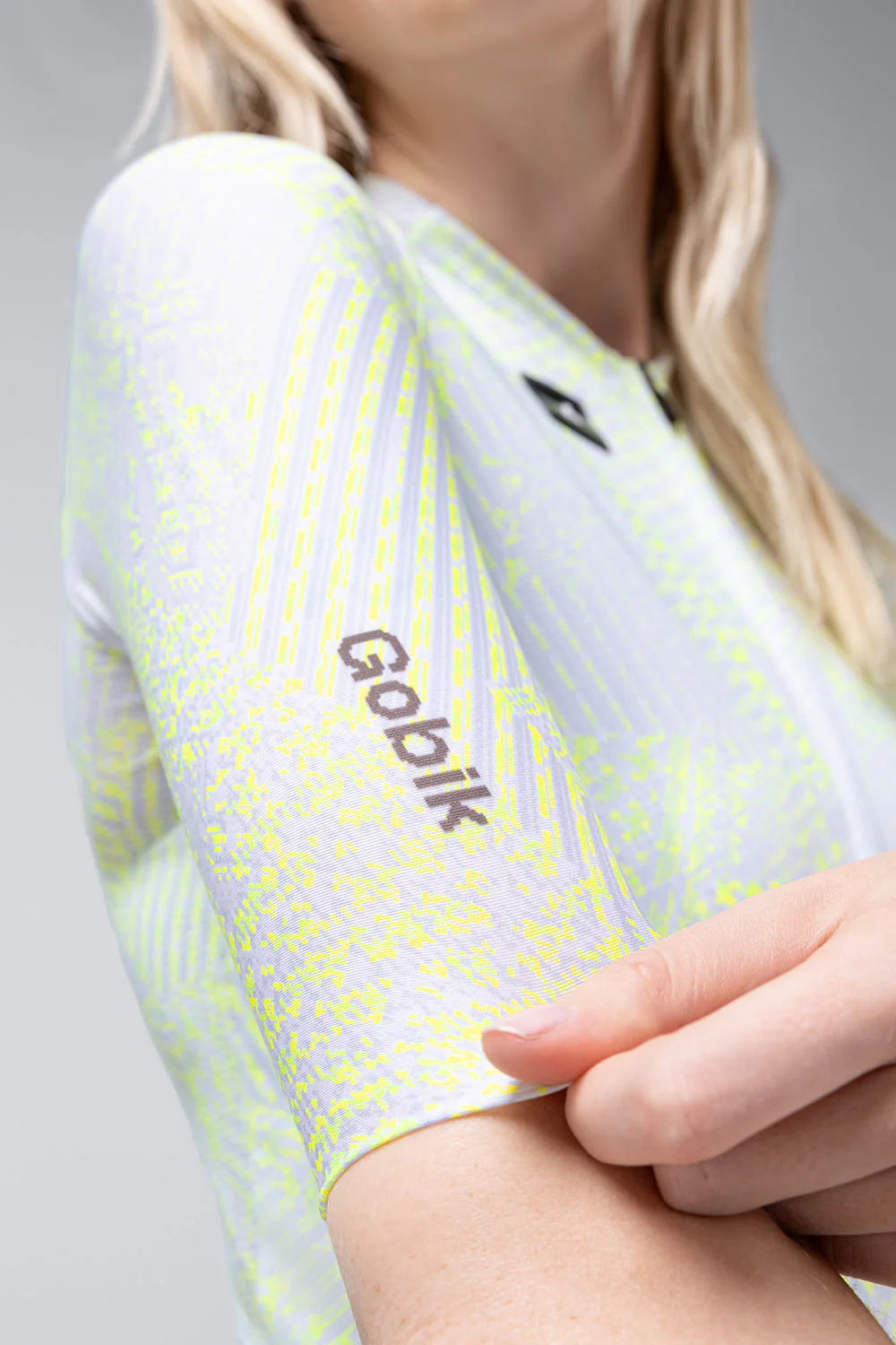 short-sleeve-jersey-cx-pro-4-0-women-hack-preorder-warm26-02.webp