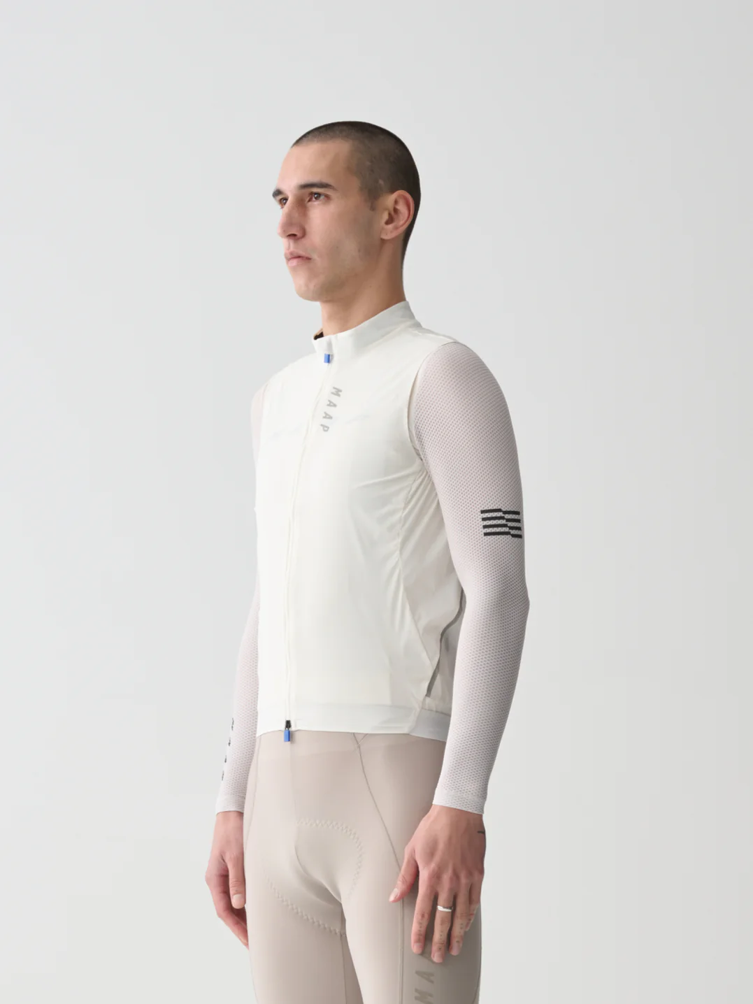 MPMVE240124_WHIT.Flow-Vest_WHITE_PDP_01_2cc1384b-6509-470e-9e64-8e00cec1b18e.webp