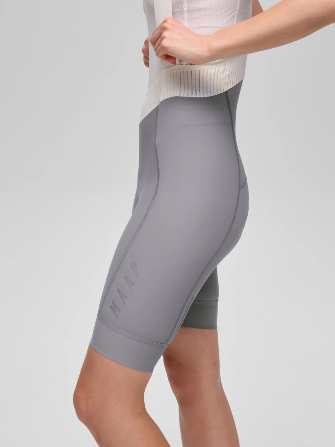 MPWBS211126_TITN.Women_27sTeamBibEvo_PDP_04.webp