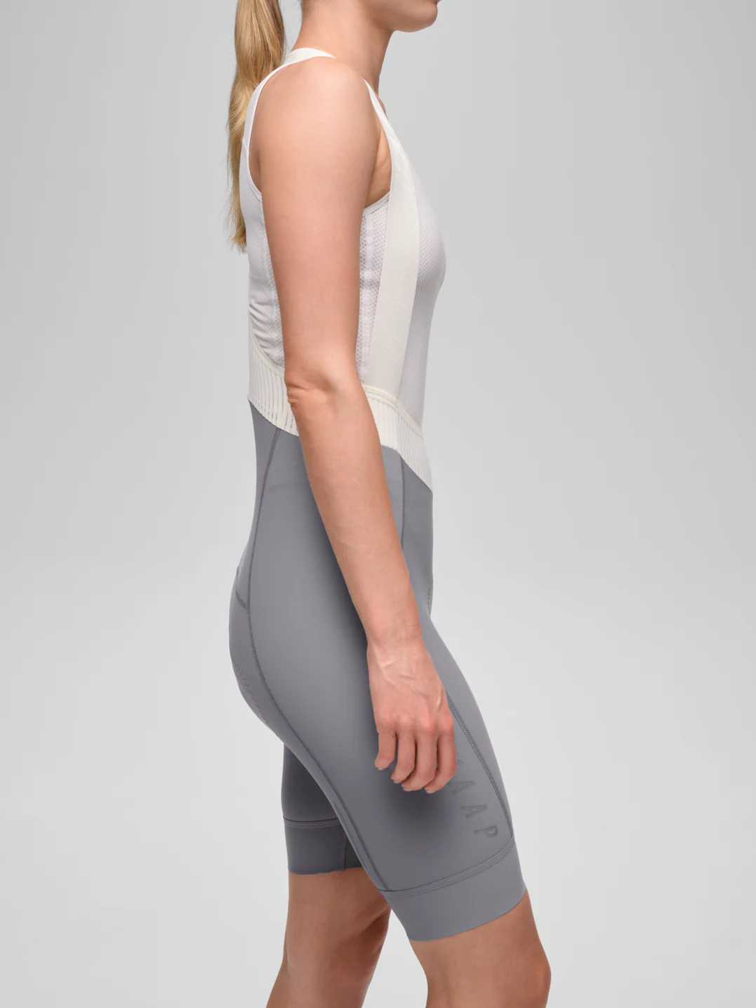 MPWBS211126_TITN.Women_27sTeamBibEvo_PDP_06.webp