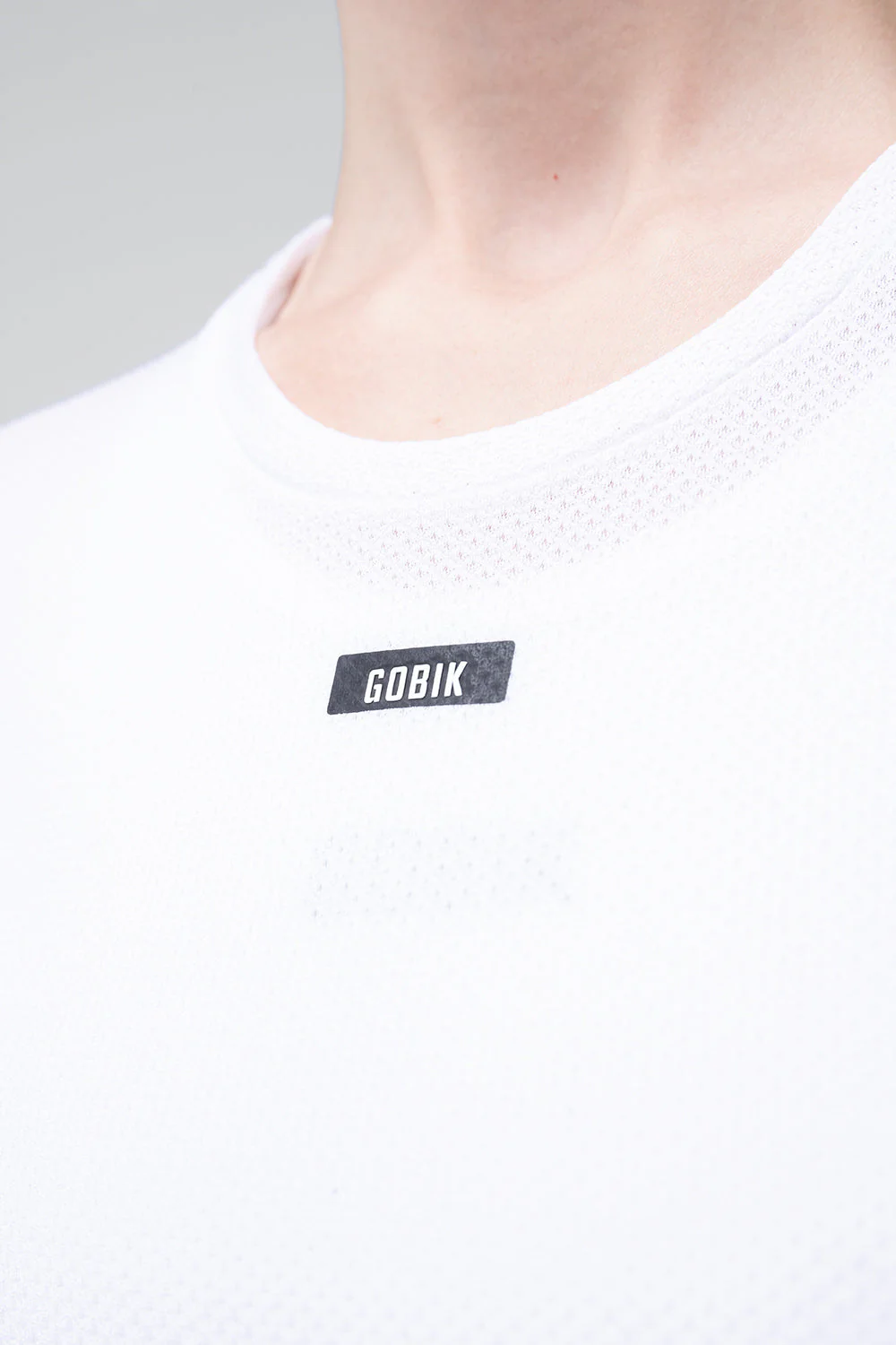 sleeveless-baselayer-cell-skin-women-hakuba-timeless-03.webp