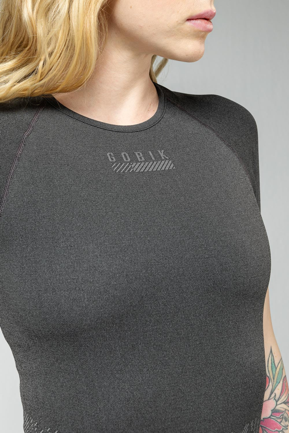 CAMISETA-INTERIOR-MANGA-CORTA-LIMBER-SKIN-MUJER-BASALT-4_b2db41dd-e2f8-4a36-b90b-17278c6777a3.jpg