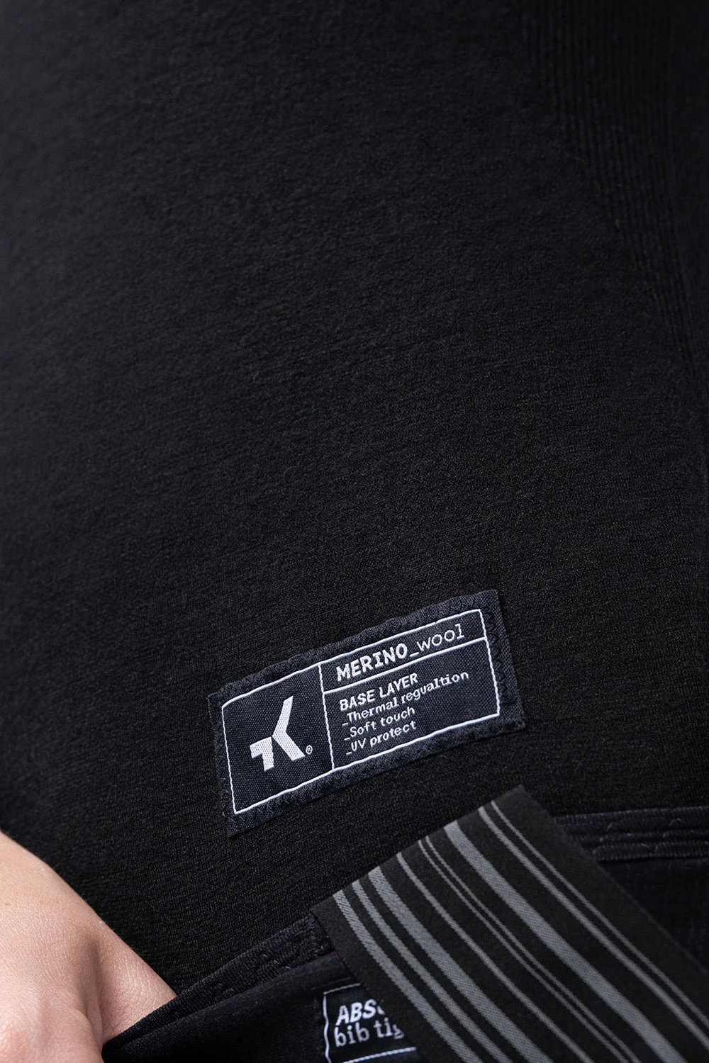 short-sleeve-baselayer-winter-merino-women-coal-timeless-06_90f80dd2-8e67-4b42-b465-f9865c94b023.webp