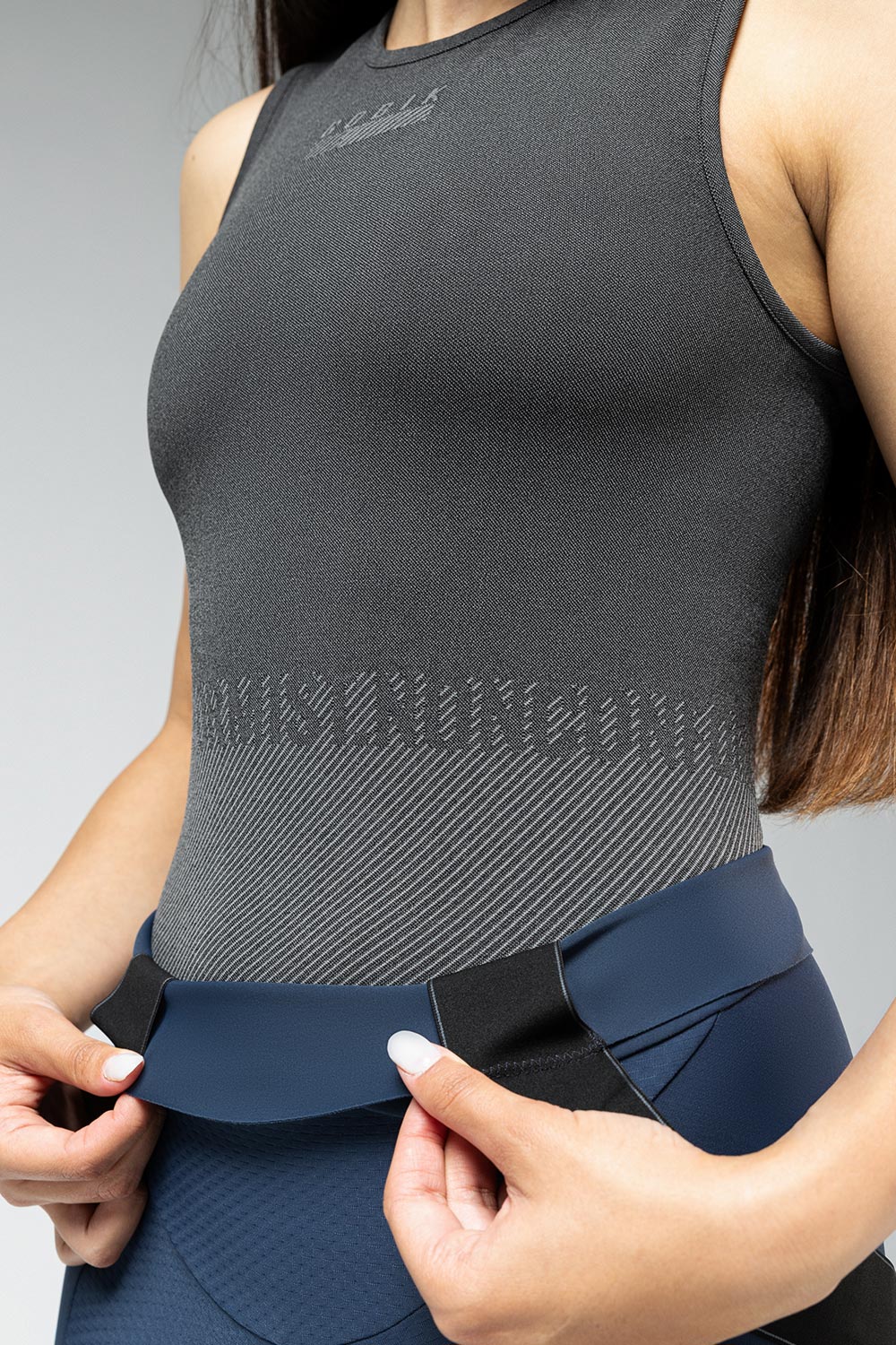 CAMISETA-INTERIOR-SIN-MANGAS-LIMBER-SKIN-MUJER-BASALT-4_d8df97b9-0716-4a76-b85e-d78ed8bccc9d.jpg