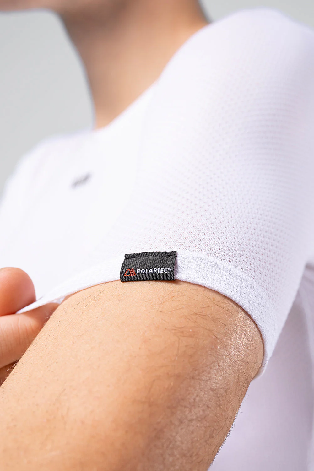 short-sleeve-baselayer-cell-skin-men-hakuba-04.webp
