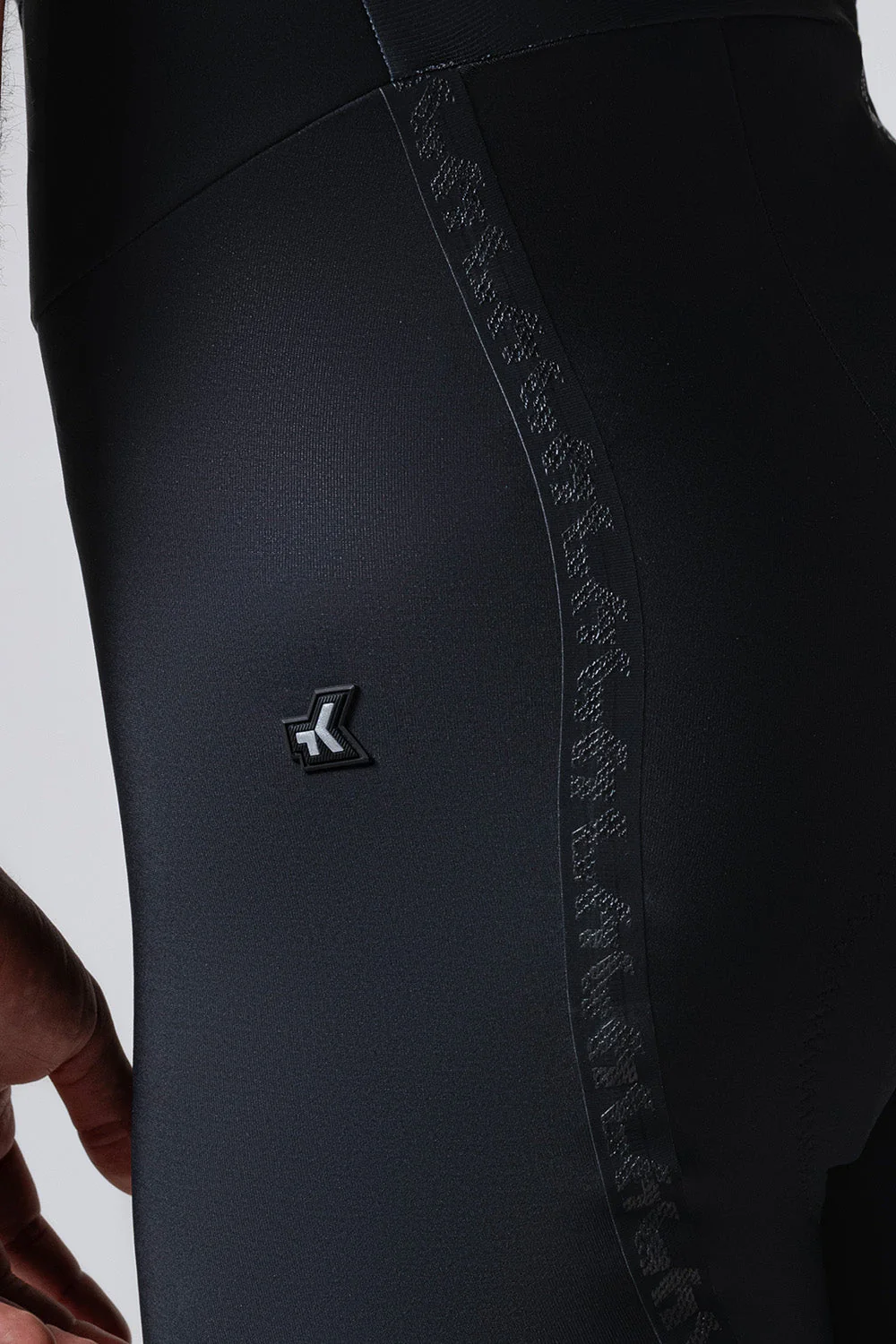 10-02-105-003-bib-short-artic-stride-men-black-k10-12_9fee4b38-2159-470e-afb2-436defe032f7.webp