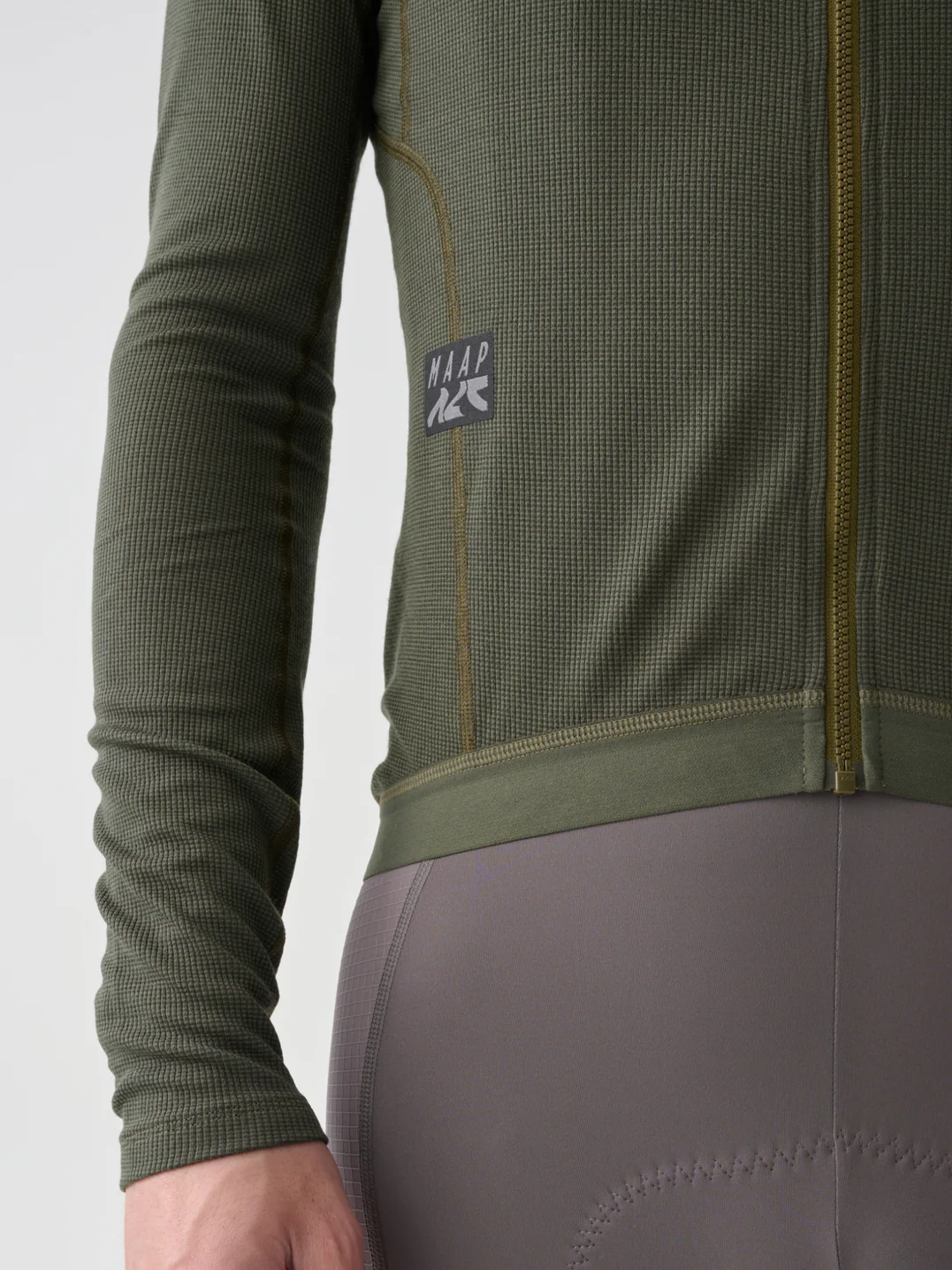 MPMJE241424_LOAM.Alt_20Road_20LS_20Jersey_Loam_PDP_02.webp