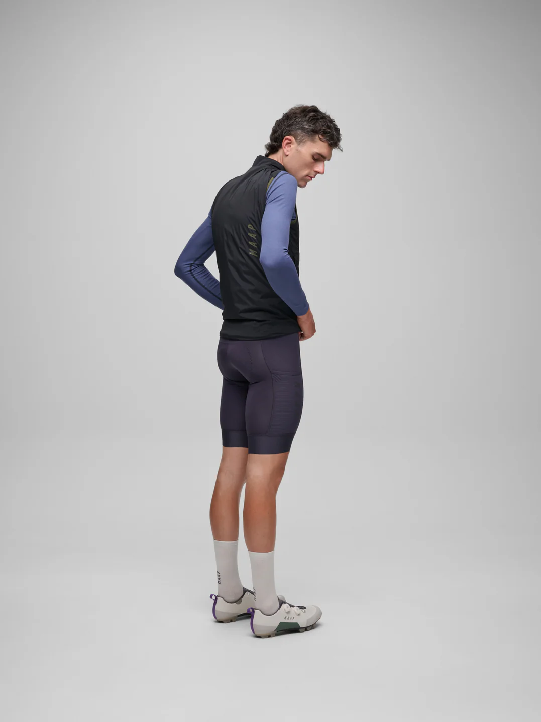 MPMVE240226_BKBK.Alt_Road_20Insulated_20Vest_PDP_02.webp