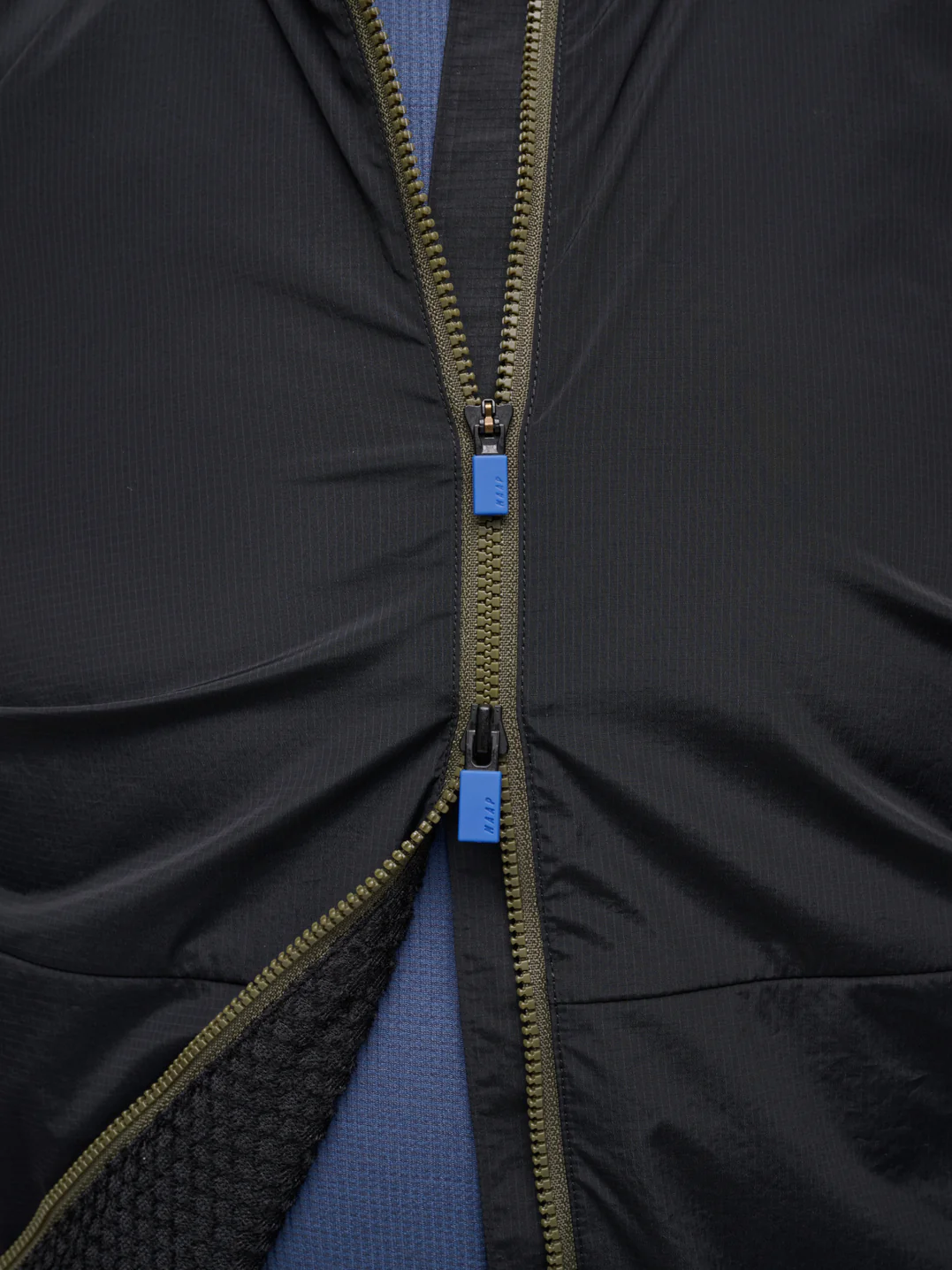 MPMVE240226_BKBK.Alt_Road_20Insulated_20Vest_PDP_05.webp