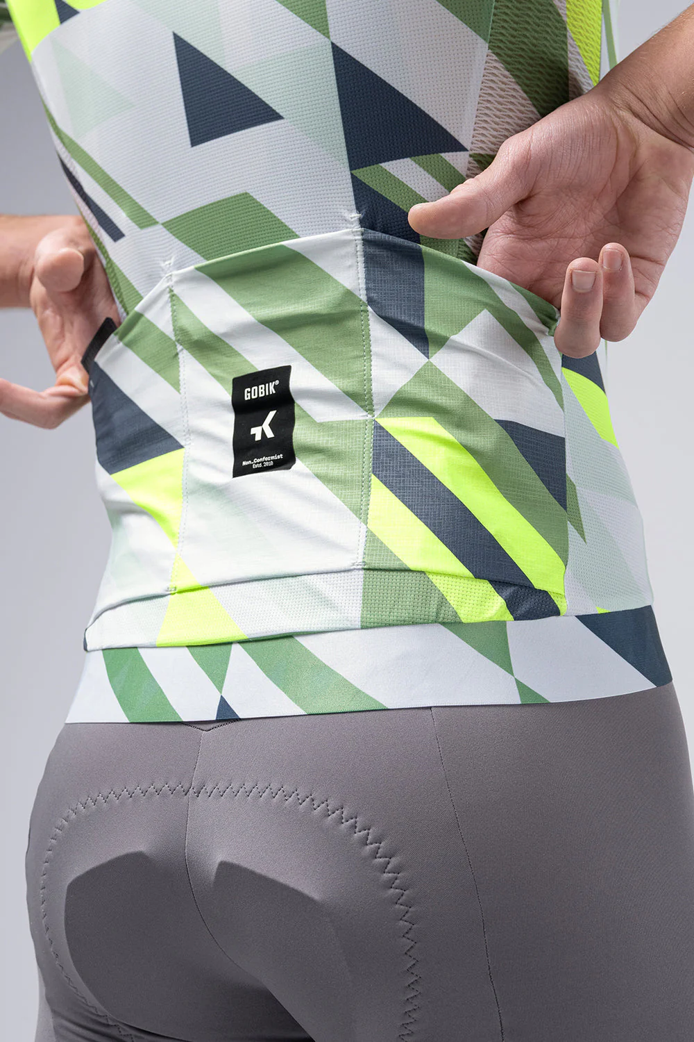 10-01-103-082-short-sleeve-jersey-cx-pro-4-0-unisex-grid-15_cec3992c-0eff-4279-b933-5126bc7a34f4.webp
