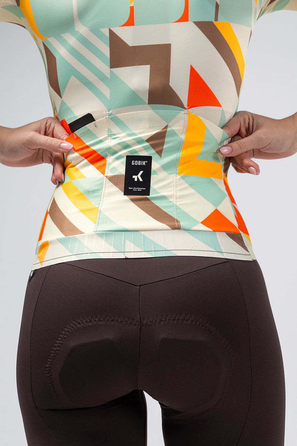 10-01-072-035-short-sleeve-jersey-attitude-2-0-women-exa-09.webp