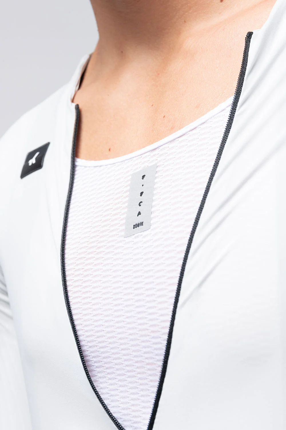 10-07-028-002-base-layer-boundary-unisex-white-05.webp
