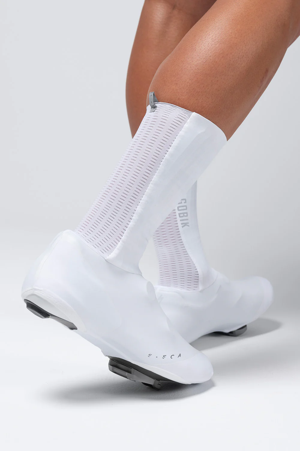 15-09-018-002-shoecover-drag-unisex-white-04.webp