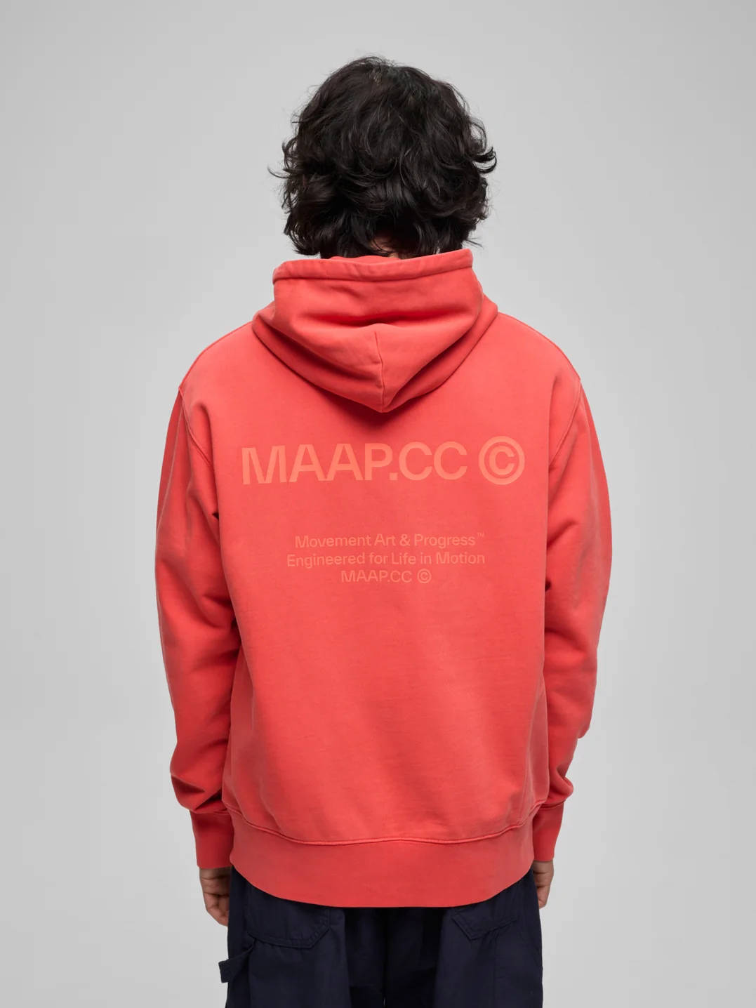 MPMTO252326_WSHR.EssentialsCCHoodie_PDP_05.webp